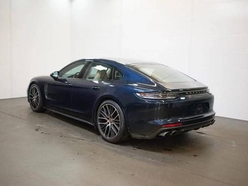 2022 Porsche Panamera 