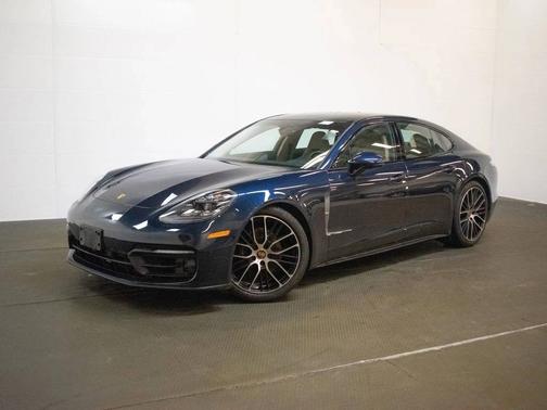 2022 Porsche Panamera 