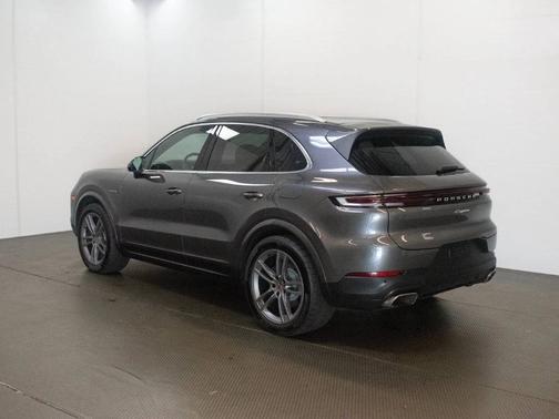 Quartzite Grey Metallic 2026 Porsche Cayenne