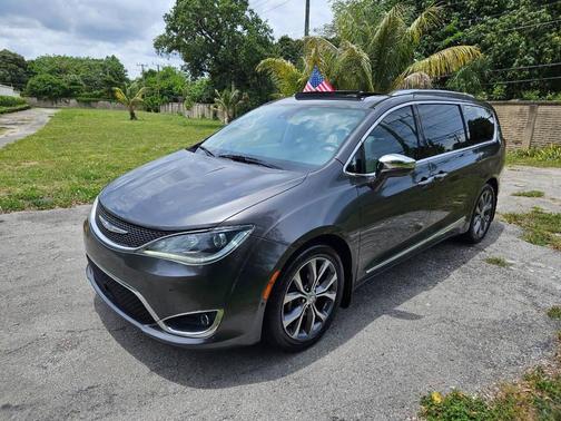 Gray 2017 Chrysler Pacifica Limited
