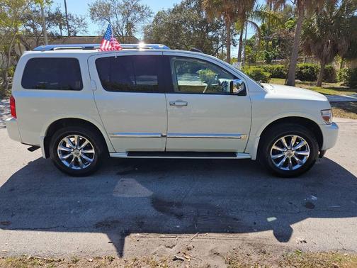 2010 INFINITI QX56 Base