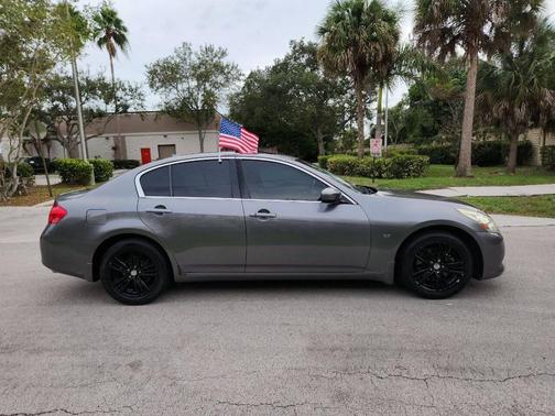 2015 INFINITI Q40 Base