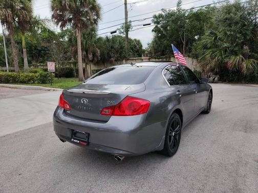 2015 INFINITI Q40 Base