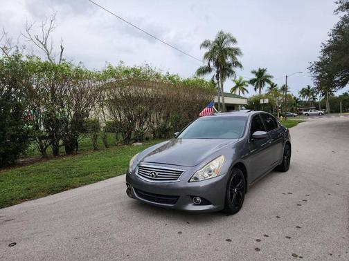 2015 INFINITI Q40 Base