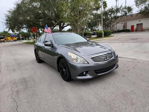 2015 INFINITI Q40 Base