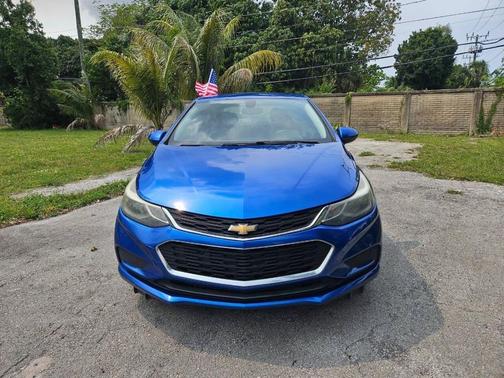 Kinetic Blue Metallic 2017 Chevrolet Cruze LT