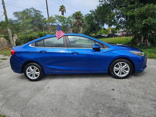 Kinetic Blue Metallic 2017 Chevrolet Cruze LT