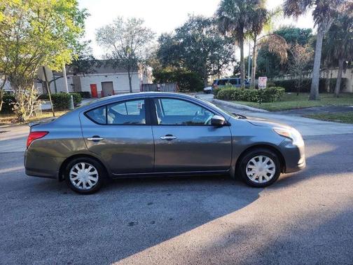 Brown 2016 Nissan Versa 1.6 SV