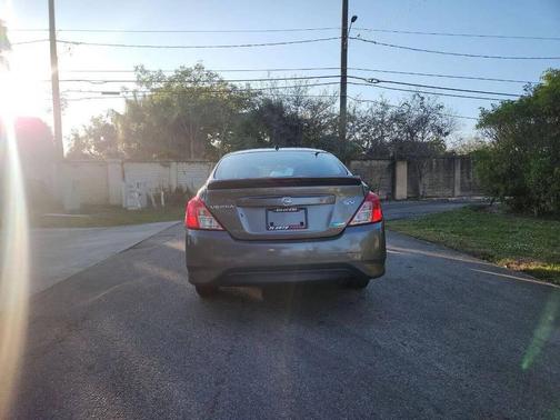 Brown 2016 Nissan Versa 1.6 SV