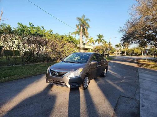 Brown 2016 Nissan Versa 1.6 SV