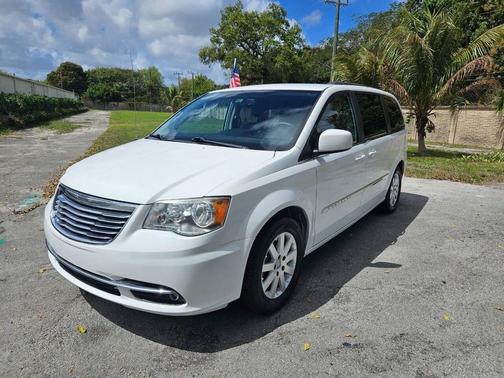 2016 Chrysler Town & Country Touring