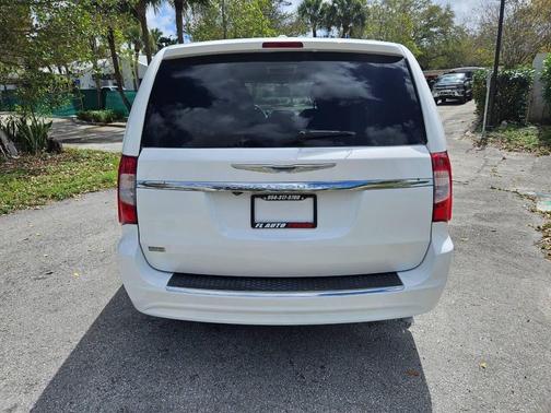 2016 Chrysler Town & Country Touring