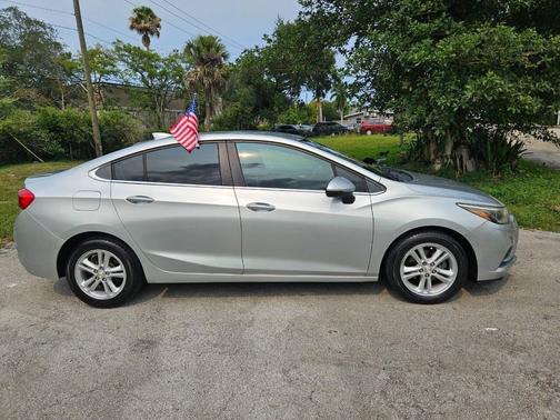 Silver Ice Metallic 2017 Chevrolet Cruze LT