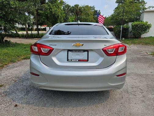 Silver Ice Metallic 2017 Chevrolet Cruze LT