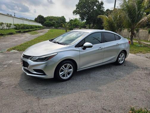 Silver Ice Metallic 2017 Chevrolet Cruze LT