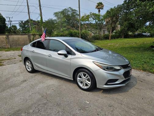 Silver Ice Metallic 2017 Chevrolet Cruze LT