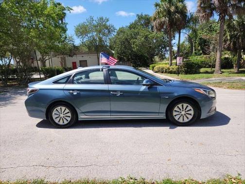 2016 Hyundai SONATA Hybrid SE