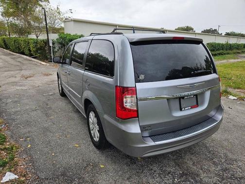 2014 Chrysler Town & Country Touring