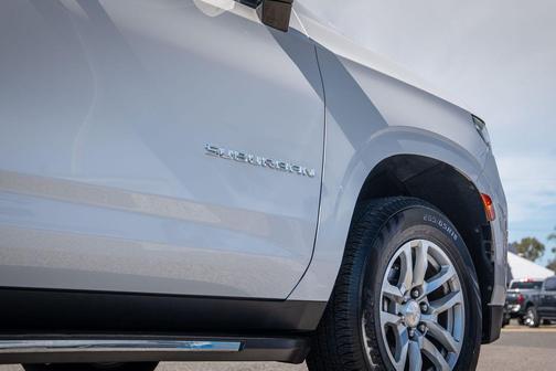 2023 Chevrolet Suburban LT