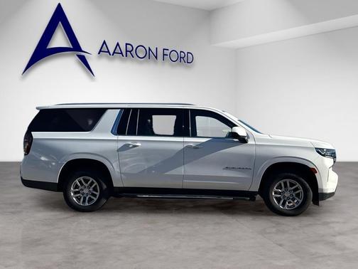 2023 Chevrolet Suburban LT