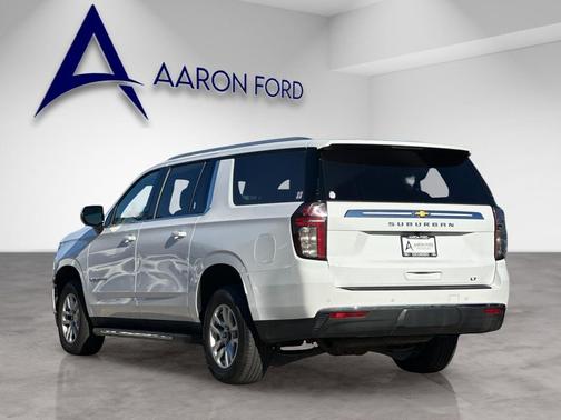 2023 Chevrolet Suburban LT