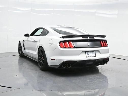 2016 Ford Shelby GT350 Base