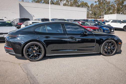 2025 Porsche Panamera 4