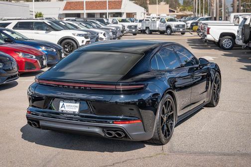 2025 Porsche Panamera 4