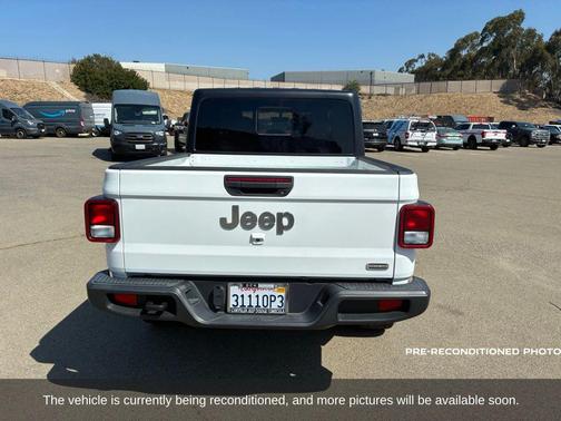 2022 Jeep Gladiator Overland