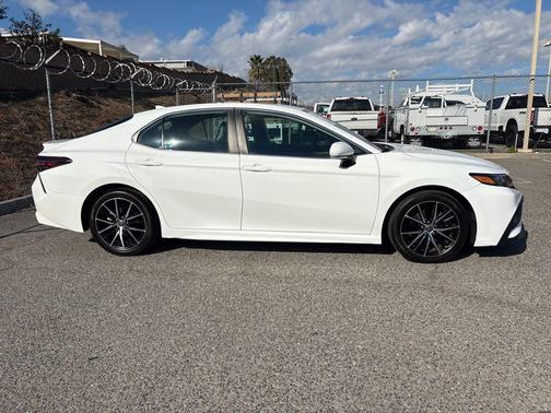 2022 Toyota Camry SE