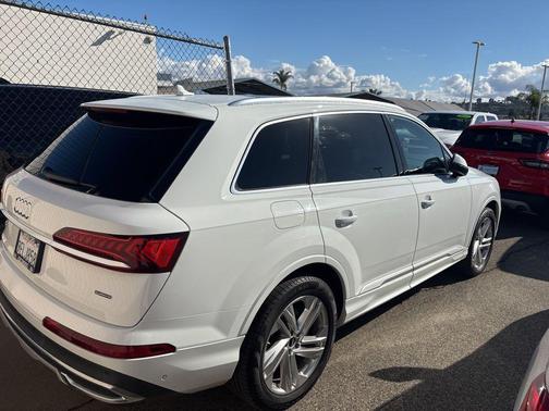 2023 Audi Q7 55 Premium Plus
