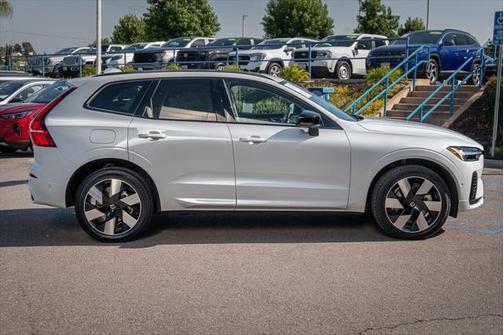 2025 Volvo XC60 Plug-In Hybrid T8 Ultra