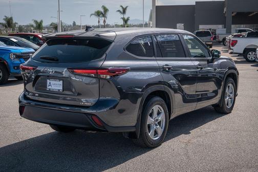 2024 Toyota Highlander LE