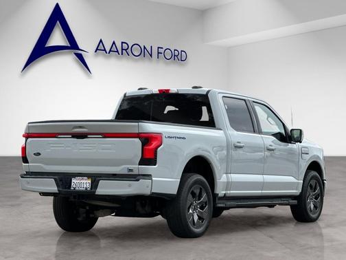 2023 Ford F-150 Lightning LARIAT