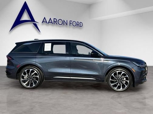 2024 Lincoln Nautilus Black Label