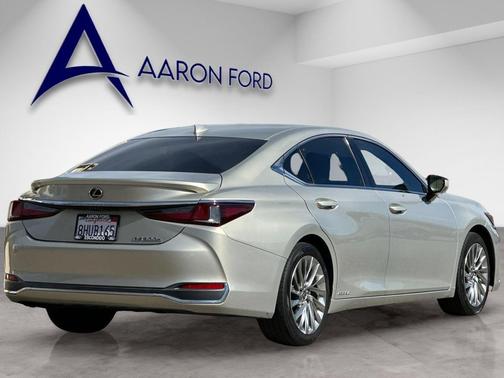 2019 Lexus ES 300h Luxury