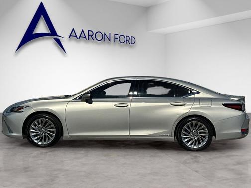 2019 Lexus ES 300h Luxury