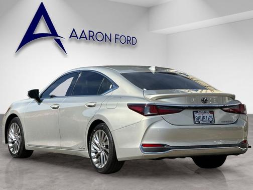 2019 Lexus ES 300h Luxury