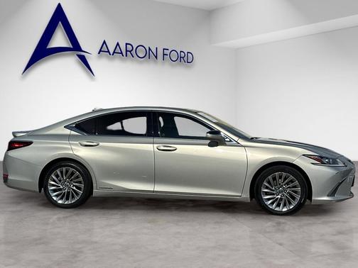 2019 Lexus ES 300h Luxury