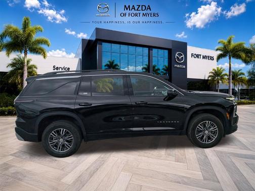 Mosaic Black Metallic 2024 Chevrolet Traverse LT