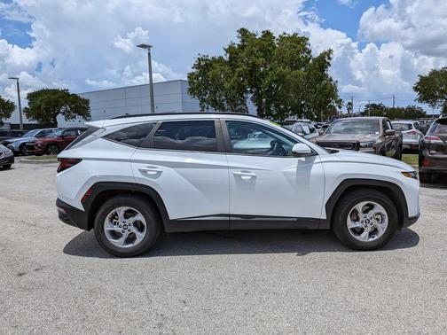 White Pearl 2024 Hyundai TUCSON SEL