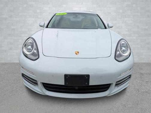 2016 Porsche Panamera 4 Edition