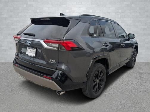 2022 Toyota RAV4 Hybrid SE