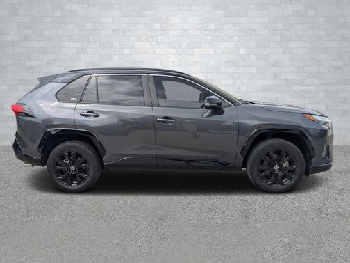 2022 Toyota RAV4 Hybrid SE