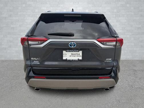 2022 Toyota RAV4 Hybrid SE