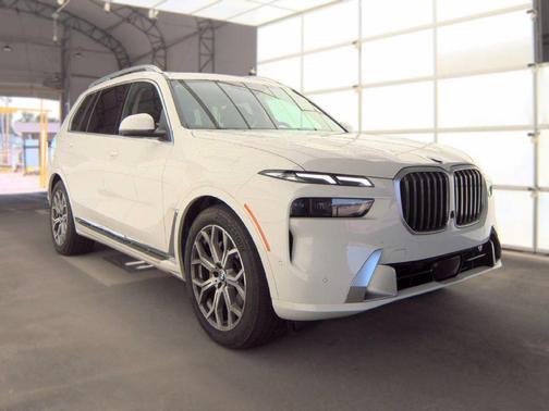 Alpine White 2026 BMW X7 xDrive40i