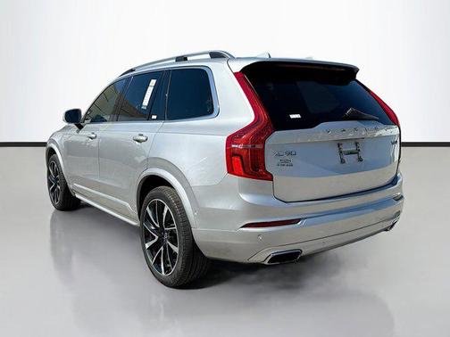 2018 Volvo XC90 T6 Momentum