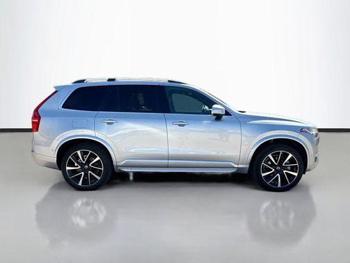 2018 Volvo XC90 T6 Momentum