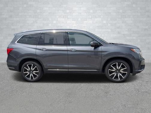 2022 Honda Pilot Touring 8-Passenger