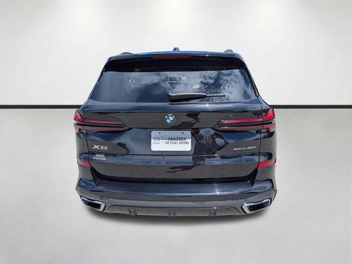 Black Sapphire Metallic 2026 BMW X5 sDrive40i